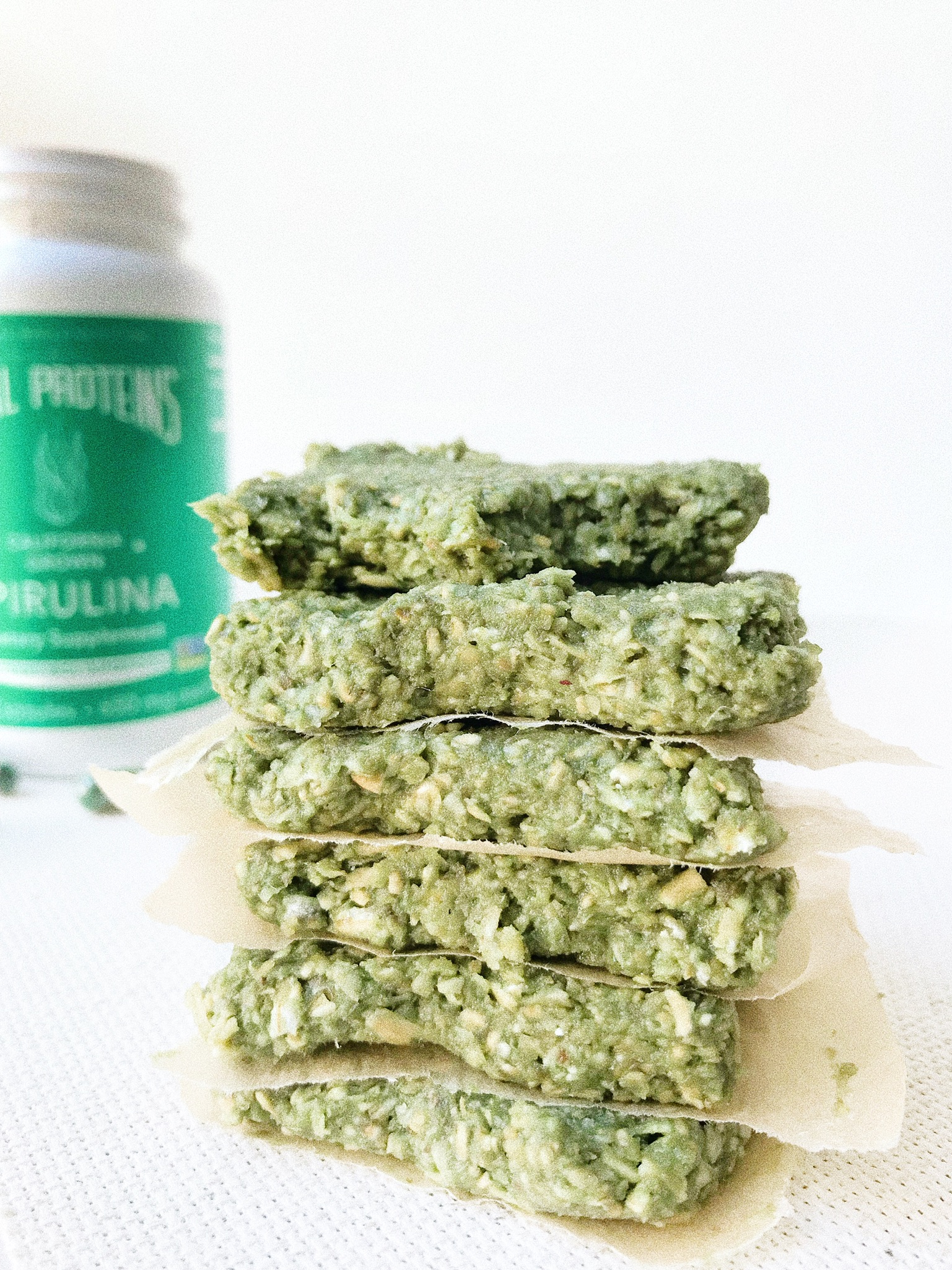 5 Ingredient No-Bake Spirulina Bars