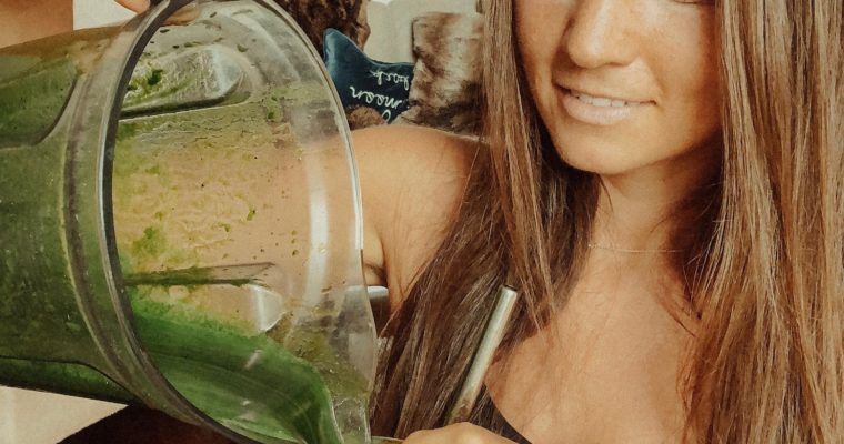 Spirulina: Benefits + 3-ingredient smoothie