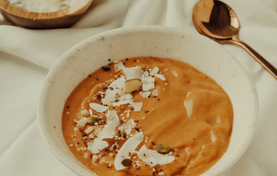Carrot Cake Smoothie Bowl