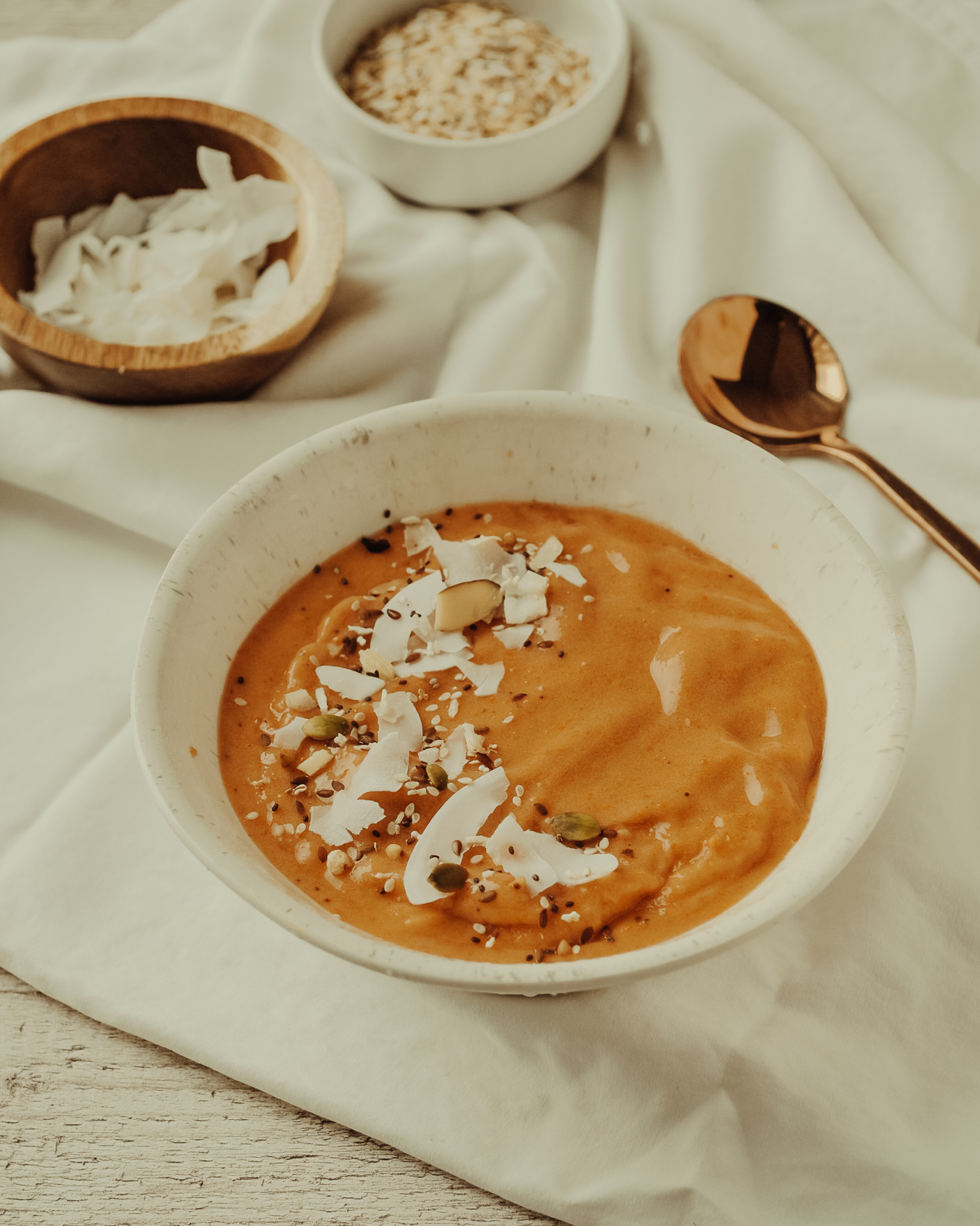 Carrot Cake Smoothie Bowl